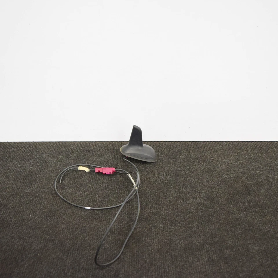 MERCEDES-BENZ C-CLASS W204 2.1D 125kw 2011 Antenna A2049050136 - image 3 of 4