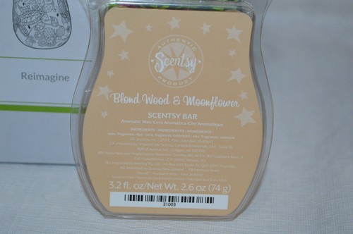 Scentsy Reimagine Wax Warmer with Blond Wood & Moonflower Scentsy Bar - Picture 7 of 9