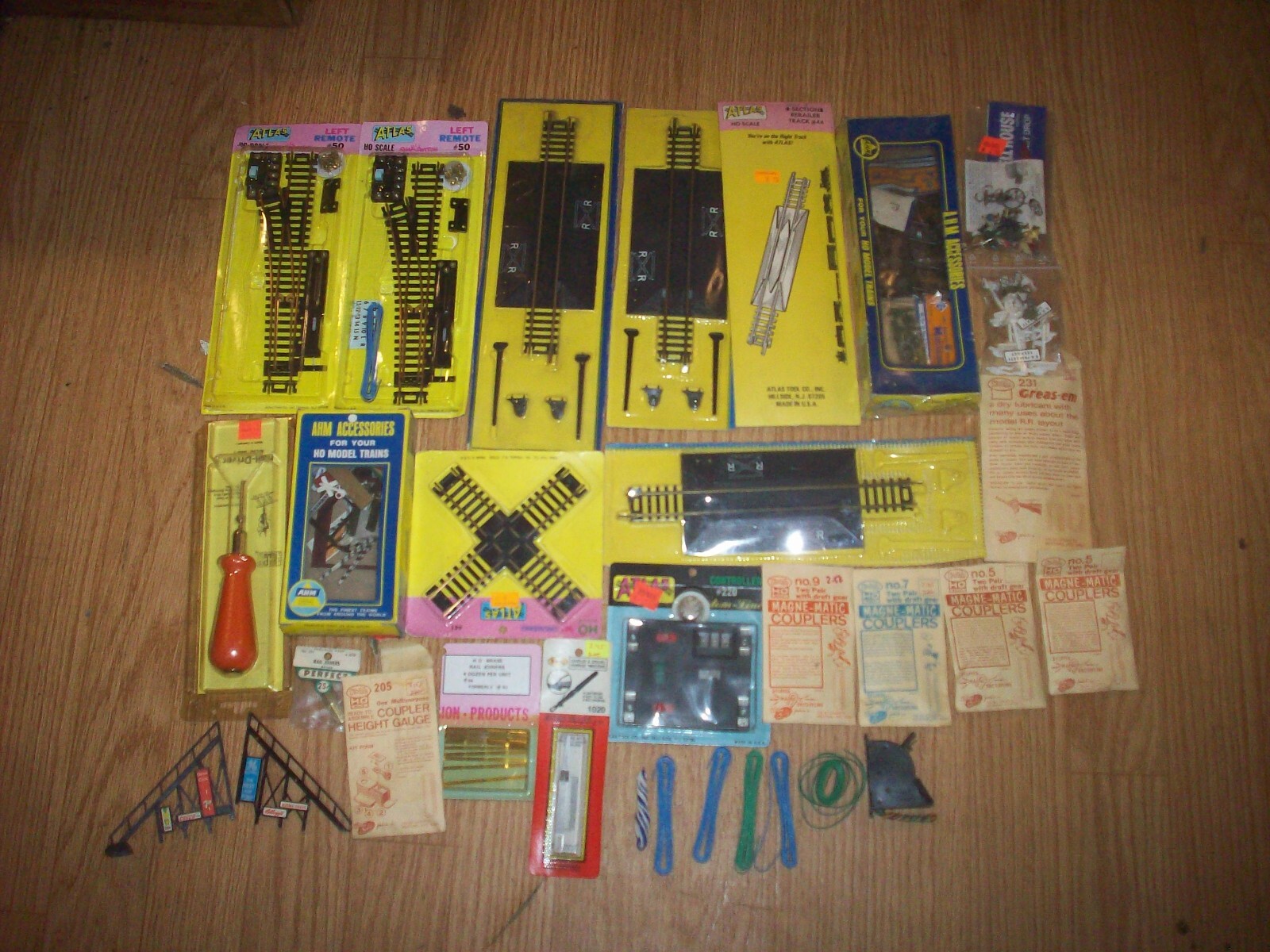 Vintage HO Train Parts & Pieces, Tracks, Tools, Miniatures Huge Lot