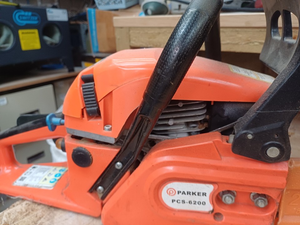 62cc 20" Petrol Chainsaw + spare Chain + 4L two stroke Oil + blade