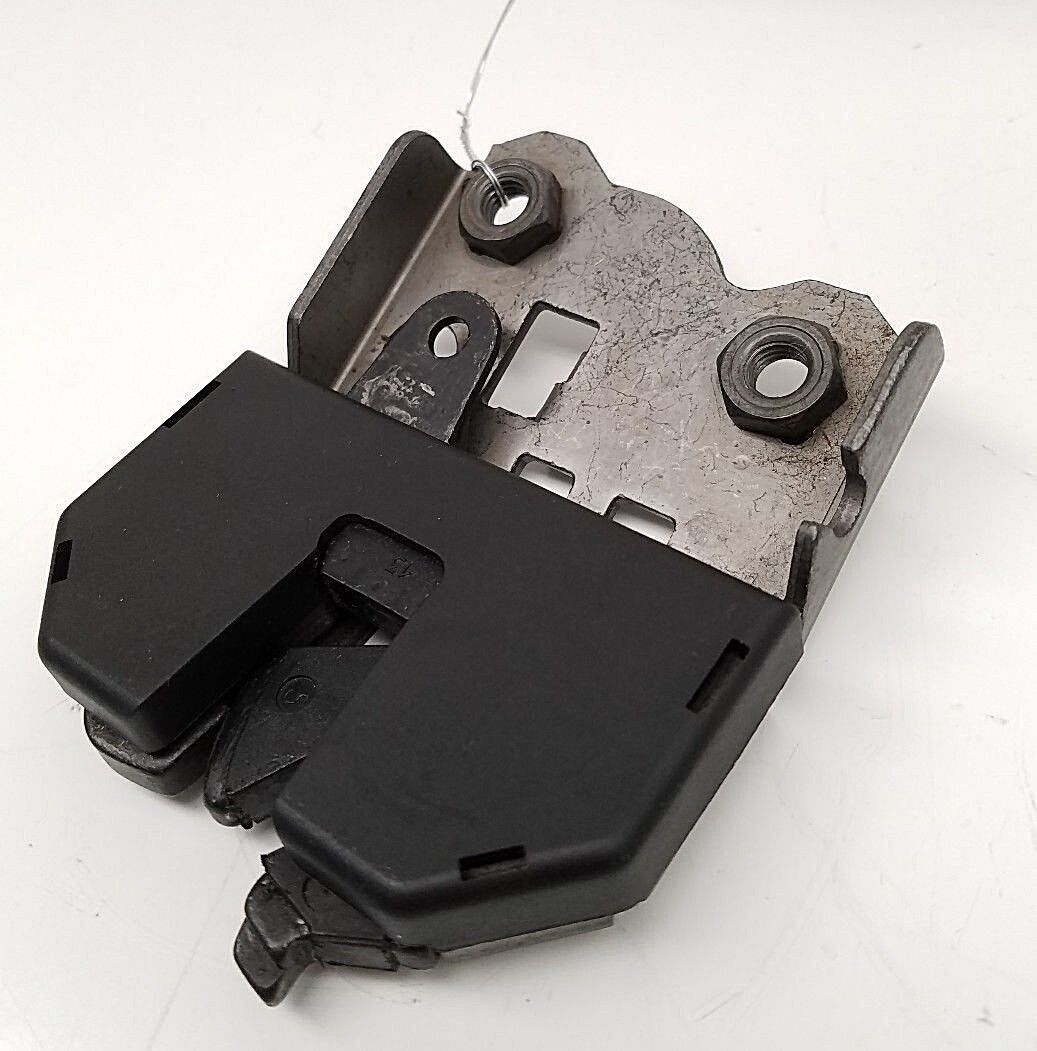 97-05 BMW 3 E46 Rear Left Drive Seat Lock Latch OEM 8209035 for  