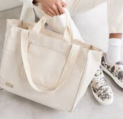 お洒落♪ 人気商品 ◆BEIS◆ The East To West Tote BÉIS 'The East To West Tote' in Beige - Recycled Travel Tote Bag