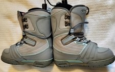 Vans Millennium Womens Size 7 Snowboarding Bo...