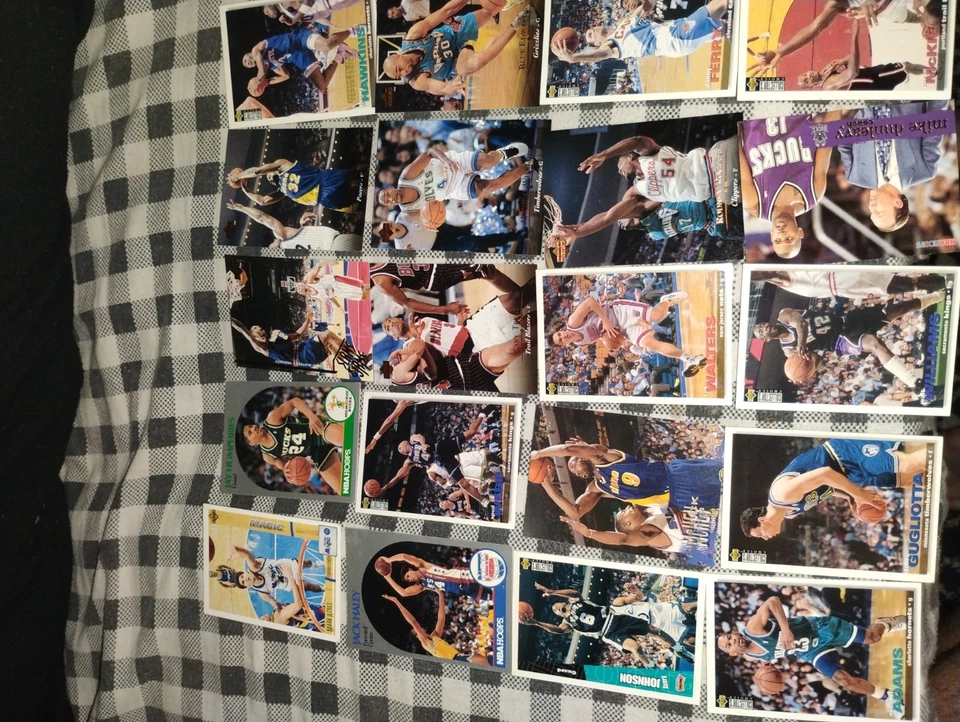Cartas de jugador 1995 NBA UPPER DECK--115 cartas diferentes, sin clasificar casi como nuevas. Foto 4 de 4