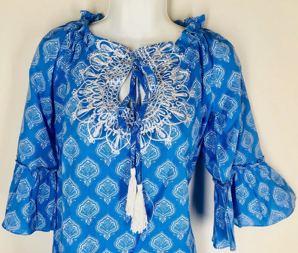 NUEVO Vestido de Playa Mud Pie Cover Up S 4 6 Azul Blanco Bordado Volantes Hailey Nuevo con Etiquetas Foto 3 de 4