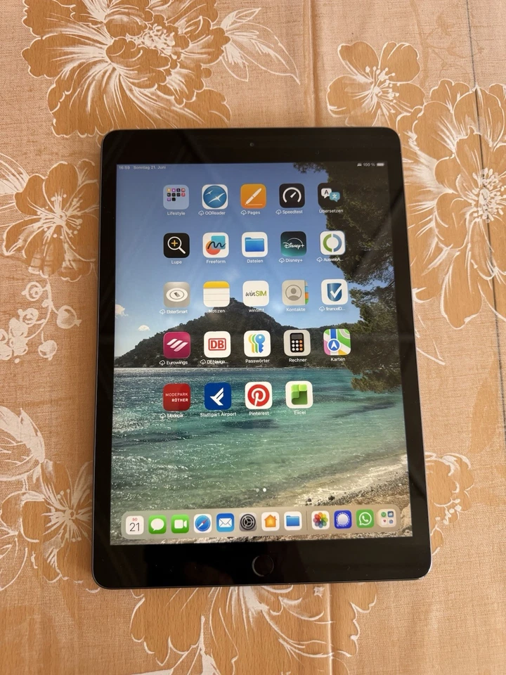 Apple iPad (7th generation) · 32GB · Wi-Fi, Foto 1 von 2