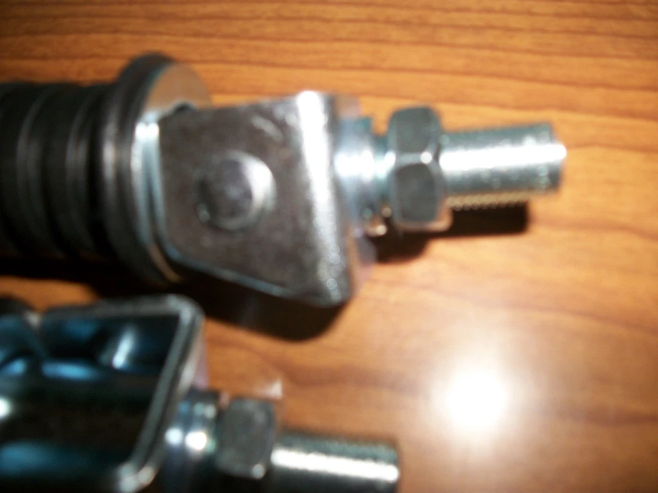 Yamaha, Enduro, estriberas reposapiés trasero DT, AT, CT, RT, DT125 DT175, DT250, DT360, Foto 3 de 4