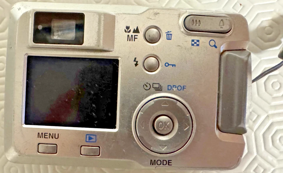 Pentax Optio 30 Digital Camera 3.2MP 3x Zoom Silver – Untested AS-IS - Image 3 of 4