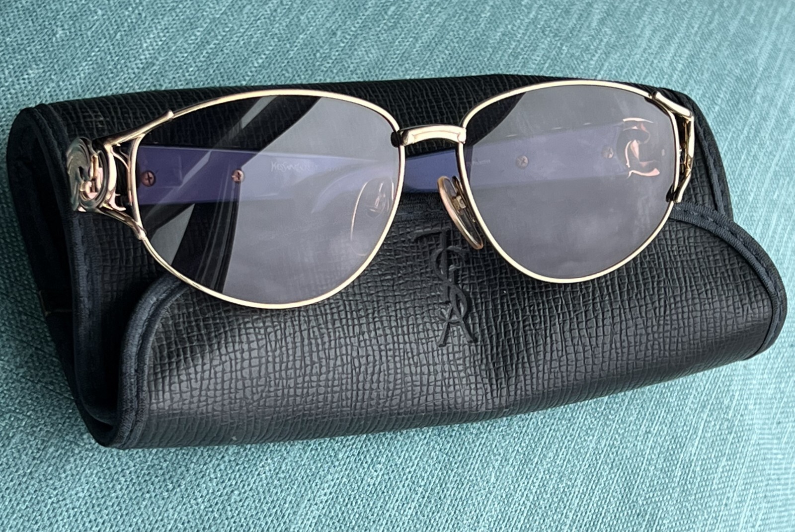 Nuovi occhiali da sole Yves Saint Laurent Paris 31 7706 nero e oro lenti malva