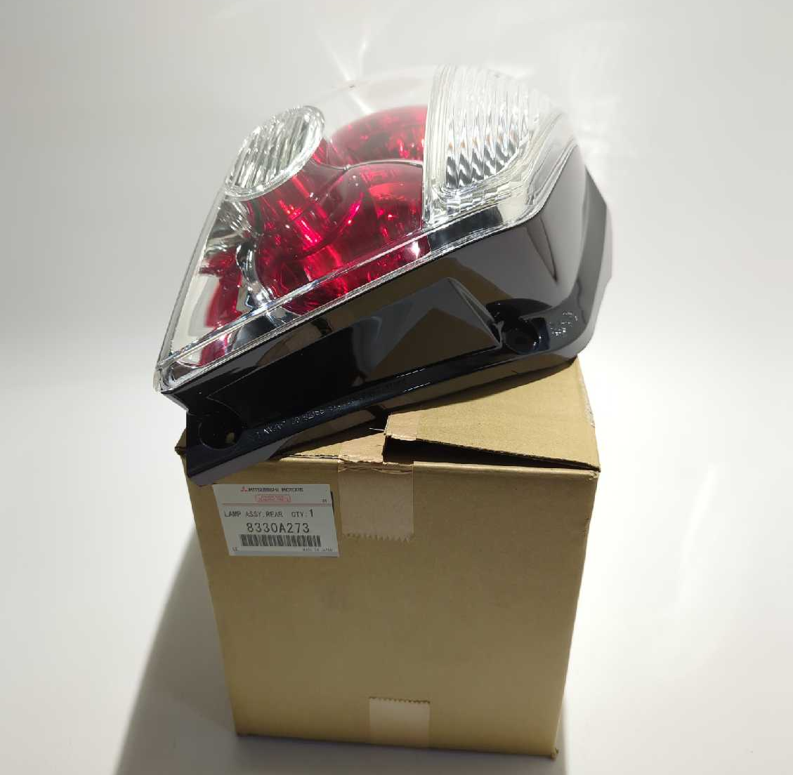 照明灯 New OEM Mitsubishi Tail Light Lamp 2003-2006 Airtrek LH