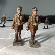 Antik Massefiguren 2 Spielzeug-Soldaten marschierend / Sturmabteilung
