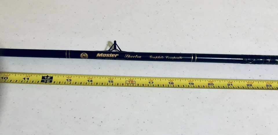Master Spectra 3050BK 6’6” caña de pescar 2 piezas y carrete Mitchell combo grafito mediano Foto 4 de 4