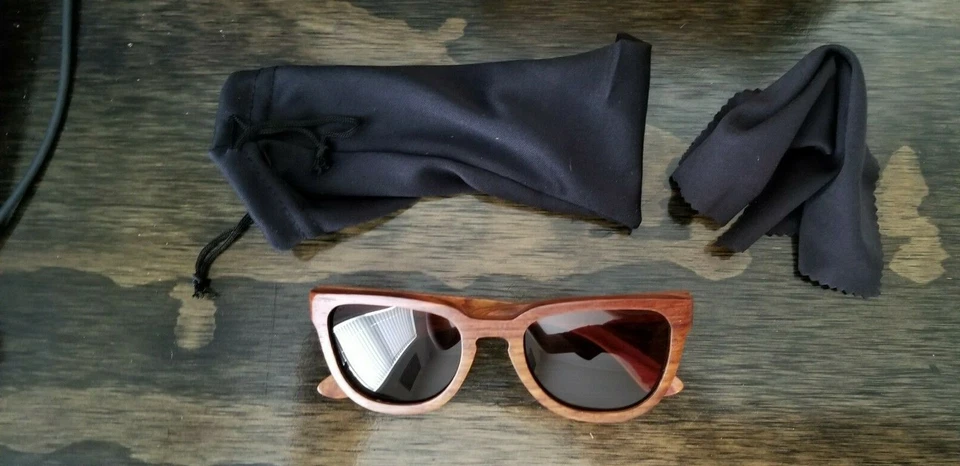 Mens and Womens Wood Sunglasses Wooden Retro Vintage Wood Polarized Glasses - Image 4 of 4