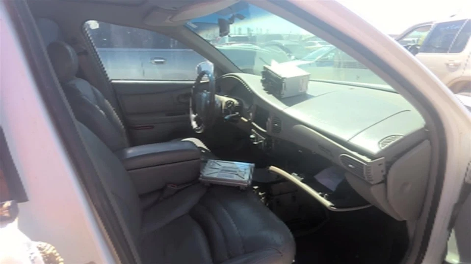 Used Front Right Door Window Regulator Front fits: 2000 Buick Century Front Righ - Image 3 of 4