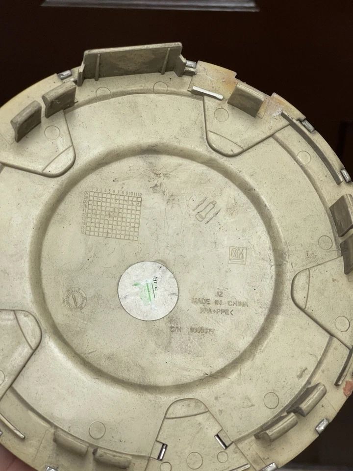 Tapa central de rueda GMC ACADIA 2007-2012 PULIDA 9596977 clip roto parcialmente Foto 4 de 4