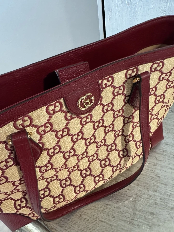 Bolso de Mano Gucci Ophidia Mediano Cuero/Paja GG Rojo Cereza Nuevo y Bolso Antipolvo Foto 4 de 4