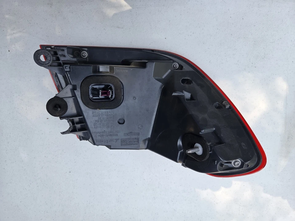 Lámpara de luz trasera derecha usada OEM BMW 740i 750i 2016-2019 63217342966 Foto 3 de 4