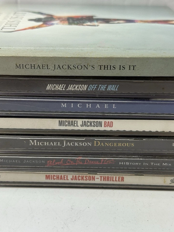 Michael Jackson Cd Lot Of 7. This Is It Off The Wall Micheal Dangerous Foto 2 de 4