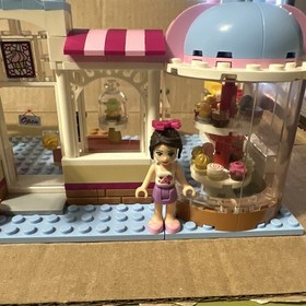 LEGO FRIENDS: Heartlake Cupcake Cafe (41119), Pre-owned, Incomplete