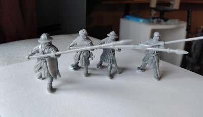 4er Set. Maßstab 1:24, 75 mm, Schotten Hecht Männer Figuren aus dem 14. Jahrhundert, UNBEMALT.
