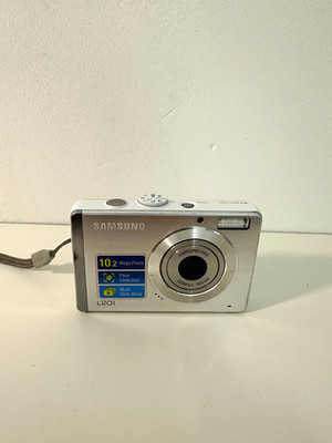 Samsung L201 Kompaktkamera Silber 10,2MP Gesichtserkennung Blitz