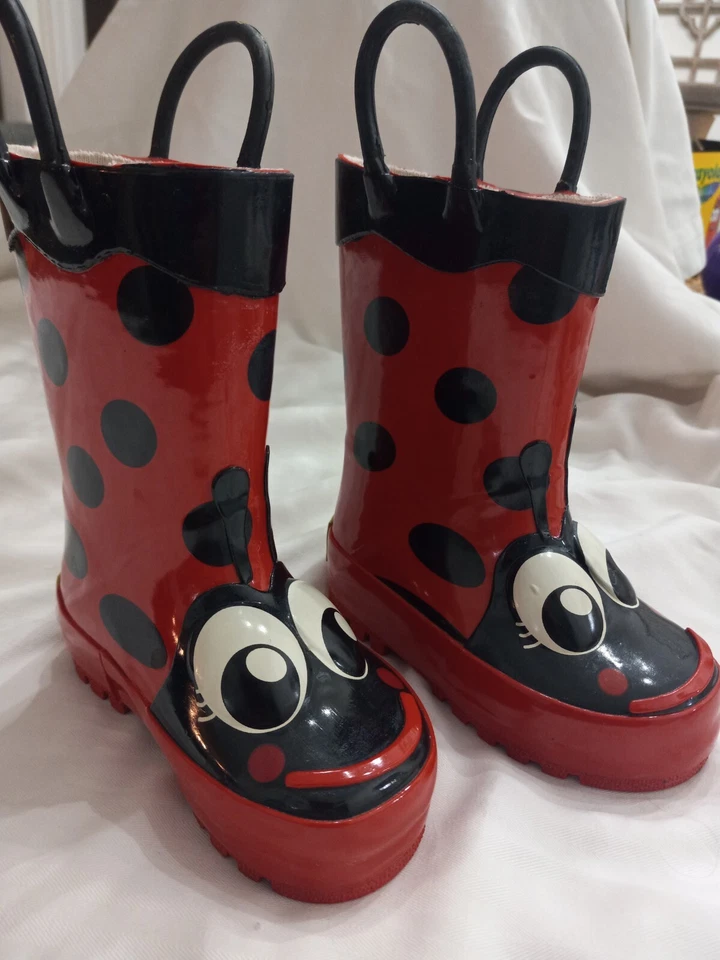 Botas de chuva Western Chief Lady Bug infantis tamanho 5 vermelhas com alças - Imagem 2 de 4