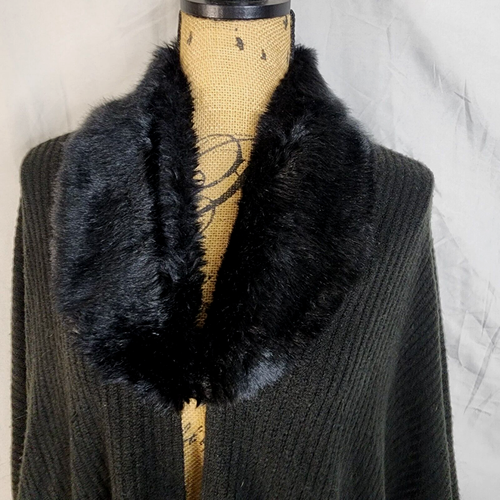 Vintage 90s RED by SAKS FIFTH AVENUE Black Faux Fur Collared Fringe Trim Cape - Picture 5 of 8