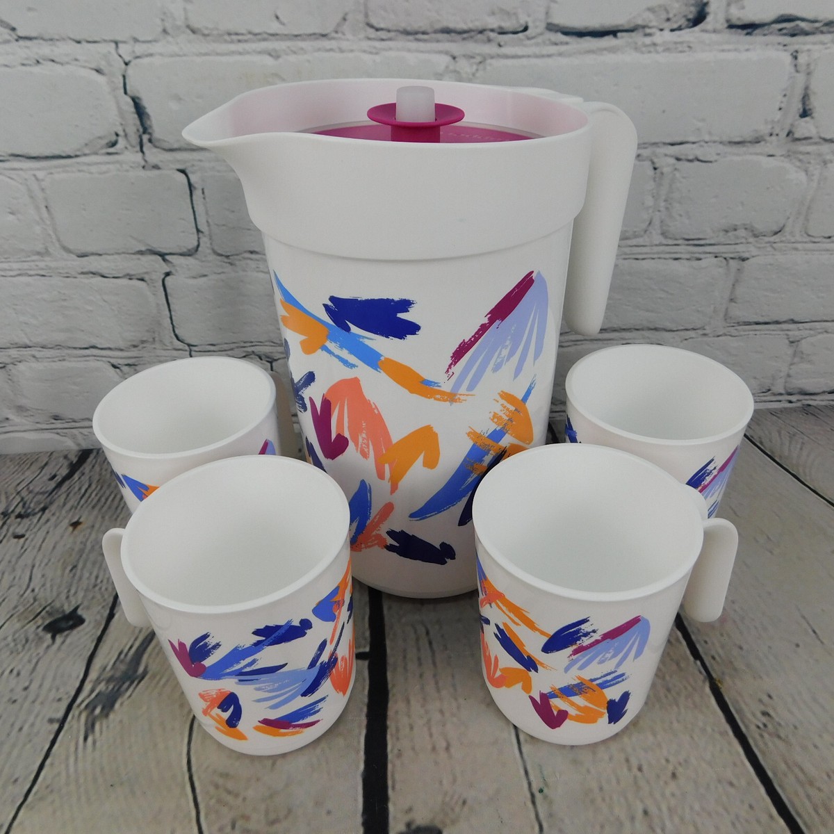 VTG Tupperware Abstract 2QT Pitcher Set 7811B-2 w/ 4 Handled Cups