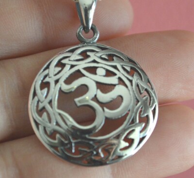 Collana Con Ciondolo OM In Argento Sterling 925 – Simbolo Aum Namaste Yoga – 45 Cm