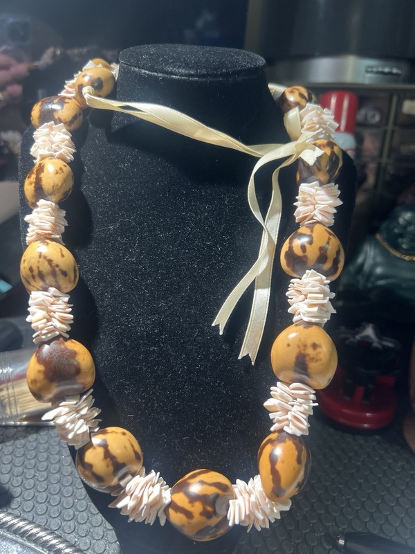 Kukui Nut Lei Necklece And Sea Shell