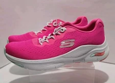 Size 6 Skechers Woman's  Arch Fit Machine Washable  PINK 