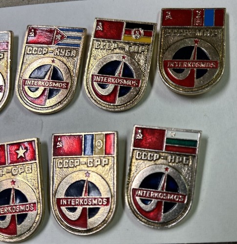 Set of 9 Vtg USSR Soviet Astronauts Space Cosmos Pin Badge Interkosmos - Picture 5 of 13