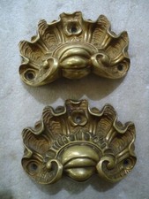 ok. 1880 - 2 solidne mosiężne uchwyty muszli ok. 120 mm x 80 mm + ok. 275 gramów