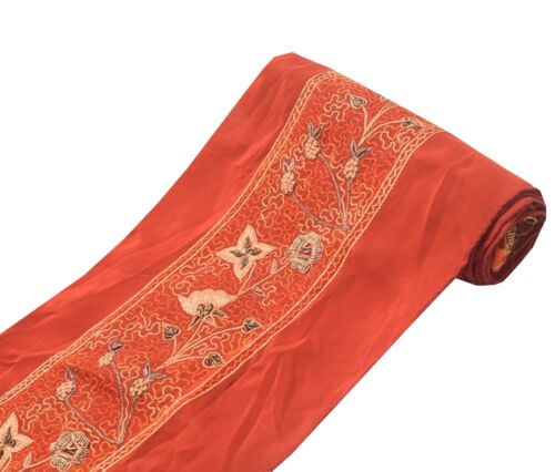 Cinta de encaje de costura artesanal bordada con borde de saris de óxido oscuro Sushila de colección - Imagen 1 de 5