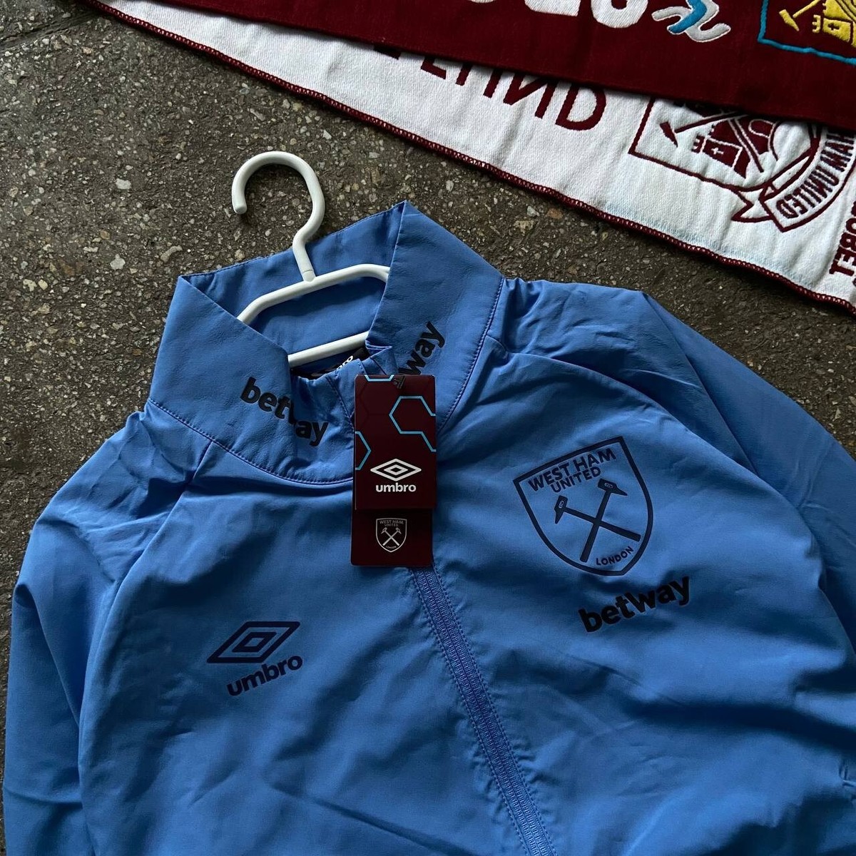 Brand New Umbro FC West Ham United Training Jacket Blue Size L