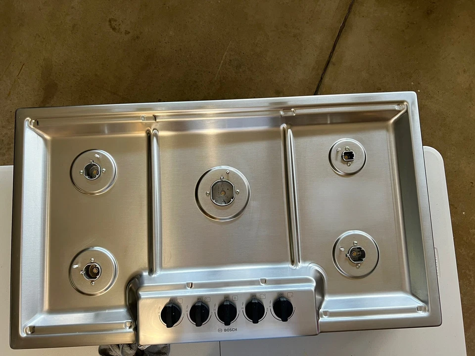 Bosch NGM5656UC/01 36” Estufa de 5 quemadores de gas natural inoxidable Foto 3 de 4