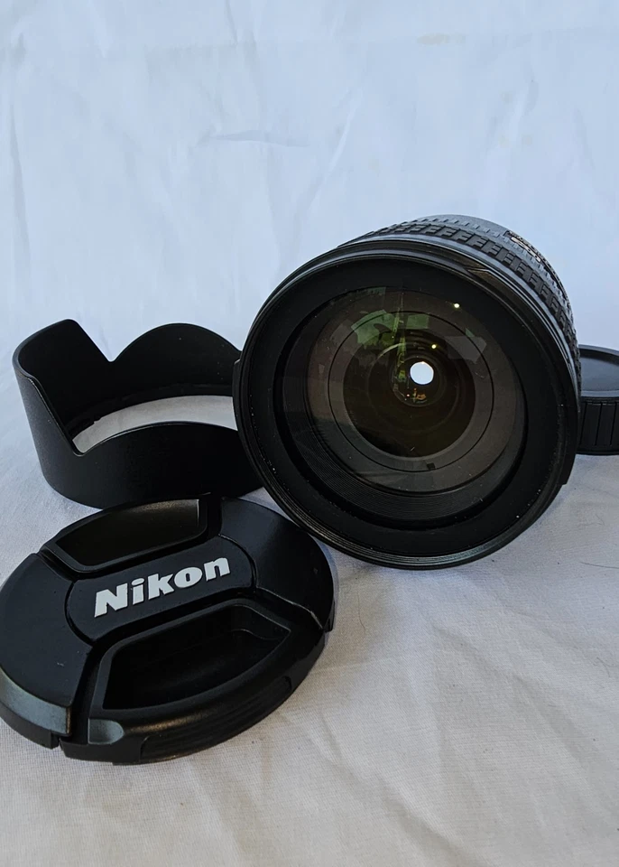 Nikon AF-S DX Nikkor 18-70mm f/3.5-4.5 G ED IF AF Lens {67} with Caps - Image 2 of 4