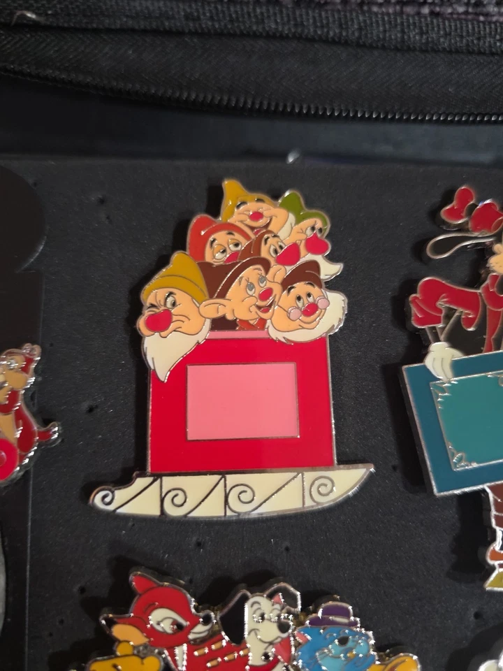 Disney D23 Trineo Jumbo LE Pin Juego De 11 Foto 3 de 4