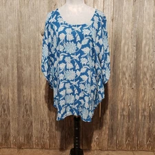 World Market L XL Poncho Top Blouse Blue Cream Floral Rayon Short Sleeve Tunic