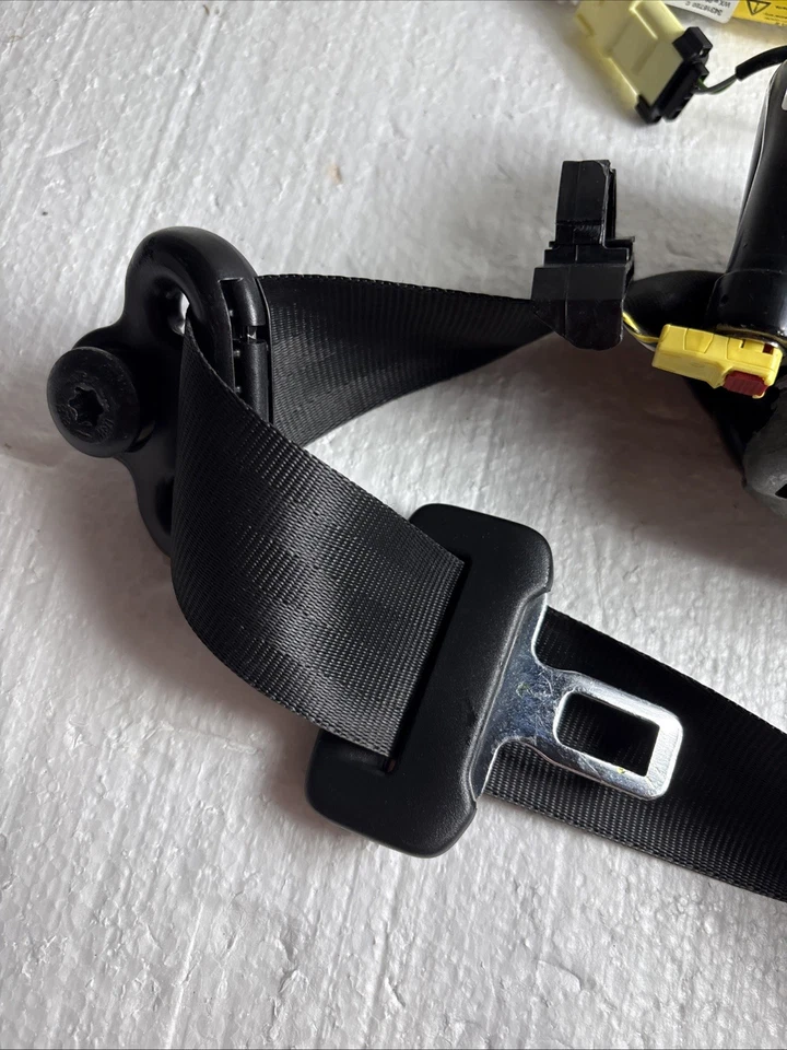 2020-2023 Jeep Renegade Front Passenger Right Seat Belt W/ TENSIONER - Image 3 of 4