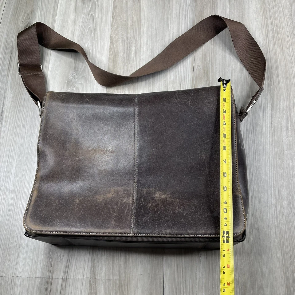Bolso de hombro Knomo London de cuero marrón para computadora portátil Foto 4 de 4