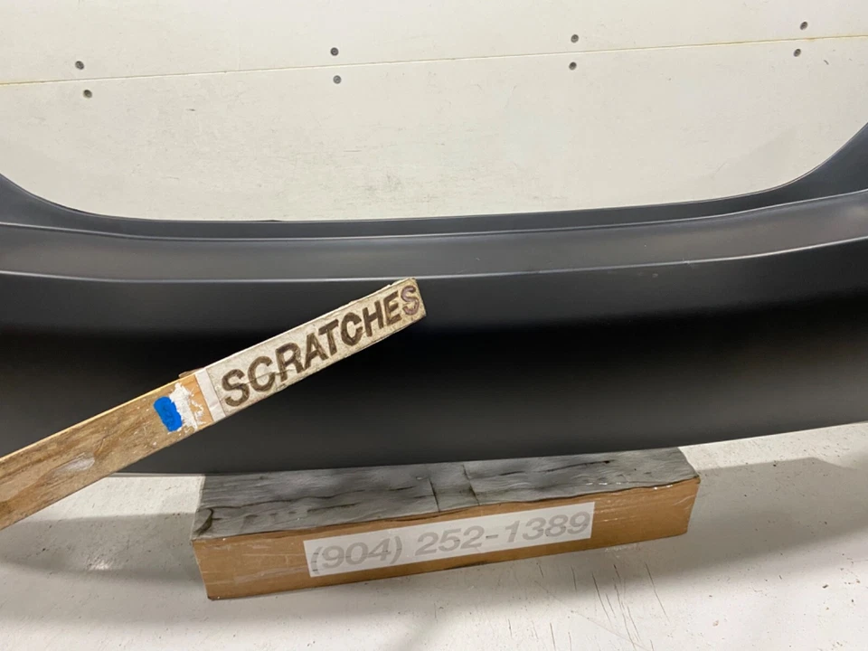 Cubierta de parachoques trasero AM 2007-2011 Toyota Camry TO1100243 Foto 4 de 4