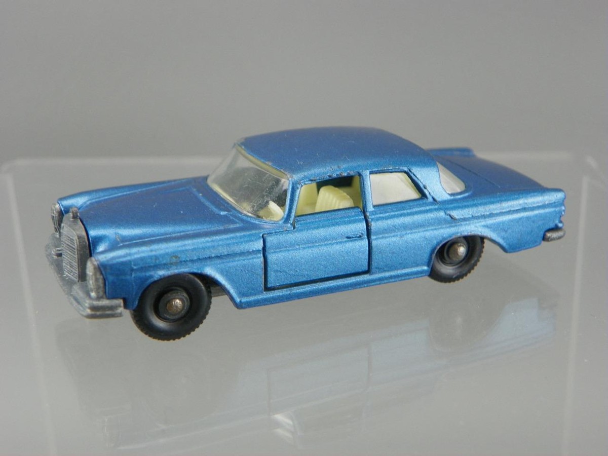 Vintage 1969 Matchbox Lesney No.46 Diecast 1/64 Scale Blue
