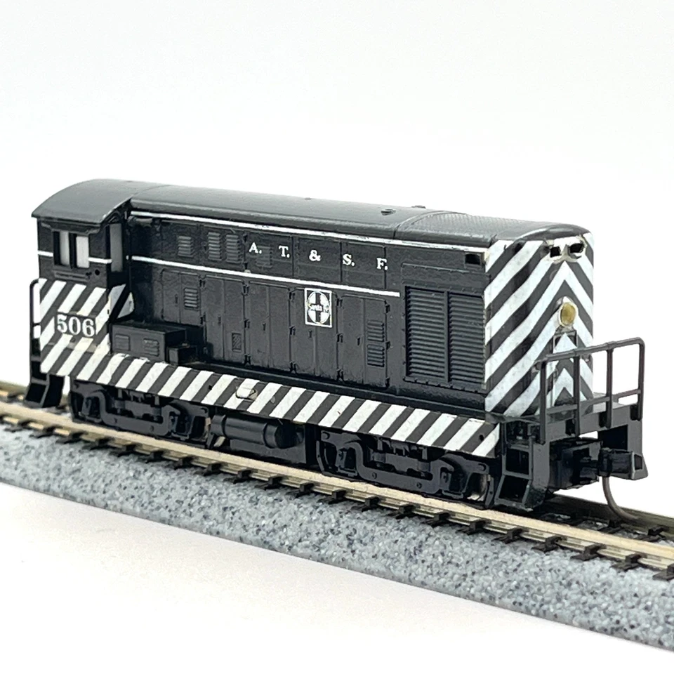 Locomotora Minitrix escala N Santa Fe Fairbanks Morse H-12-44 decorada a medida Foto 2 de 4