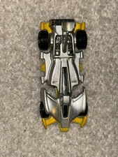 Hot Wheels-Jet Threat 4.0 Silver And Yellow 1:64 Die Cast