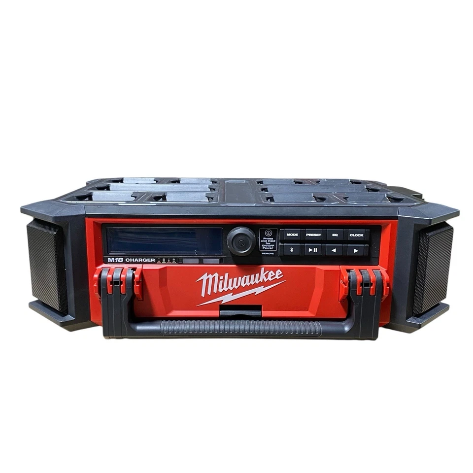 Milwaukee (2950-20) M18 PACKOUT AM/FM Radio/Altavoz con Cargador Incorporado Foto 3 de 4