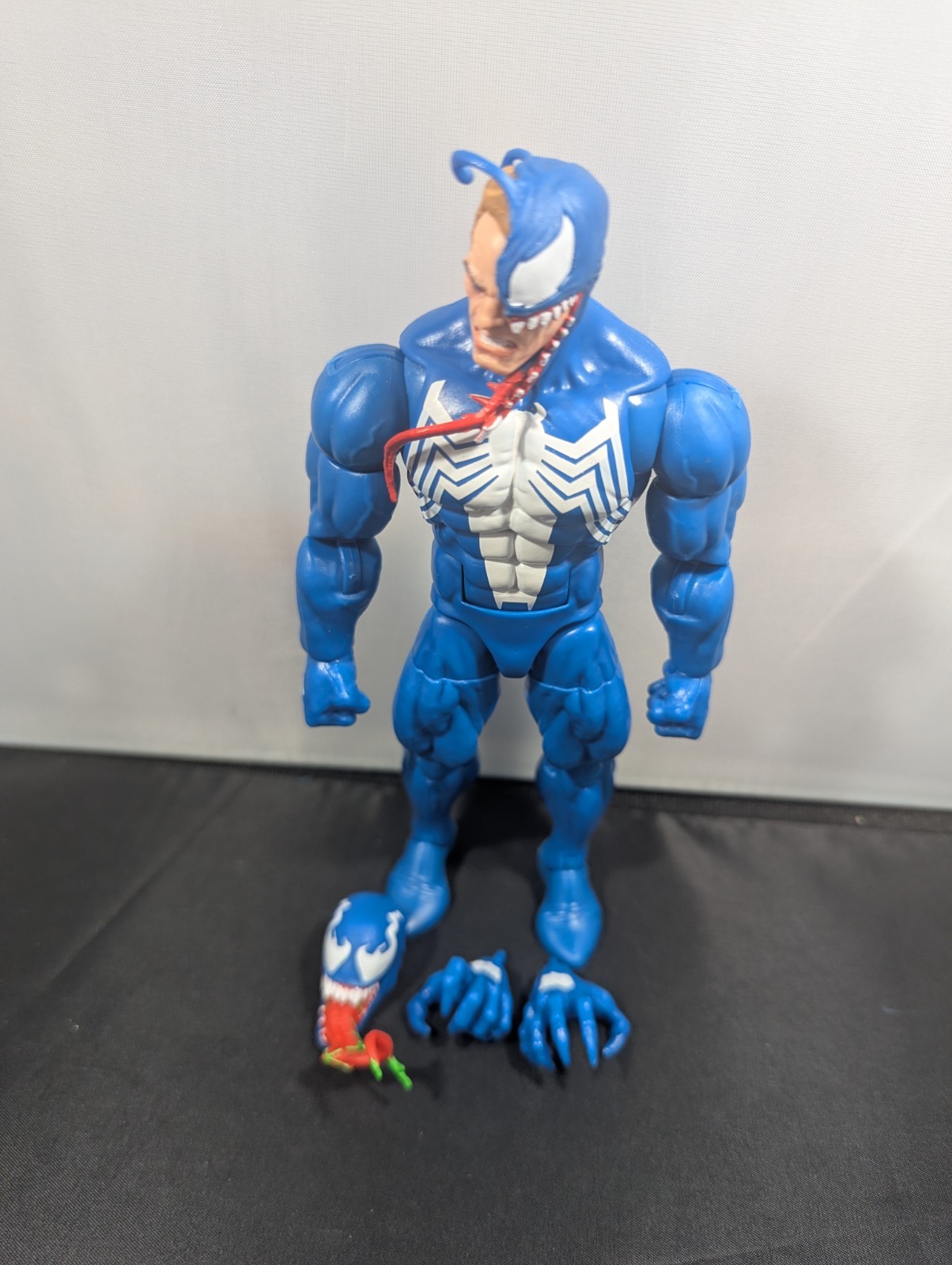 Hasbro Marvel Legends Gamerverse Venom Action Figure