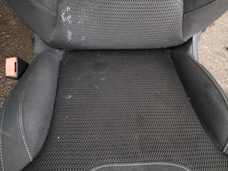 CITROEN DS3 2014 3 DOOR NSF PASSENGER SIDE FRONT SEAT ASSEMBLY - Image 4 of 4