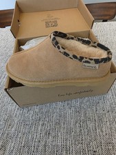 Bearpaw Tabitha Youth Girl Iced Coffee Leopard Trim Fur Lined Clogs. Size 3Y New