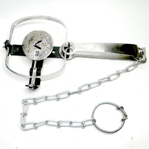 POLISHED METAL DISPLAY MODEL ONEIDA VICTOR No 2 ANIMAL TRAP CO LITITZ PA